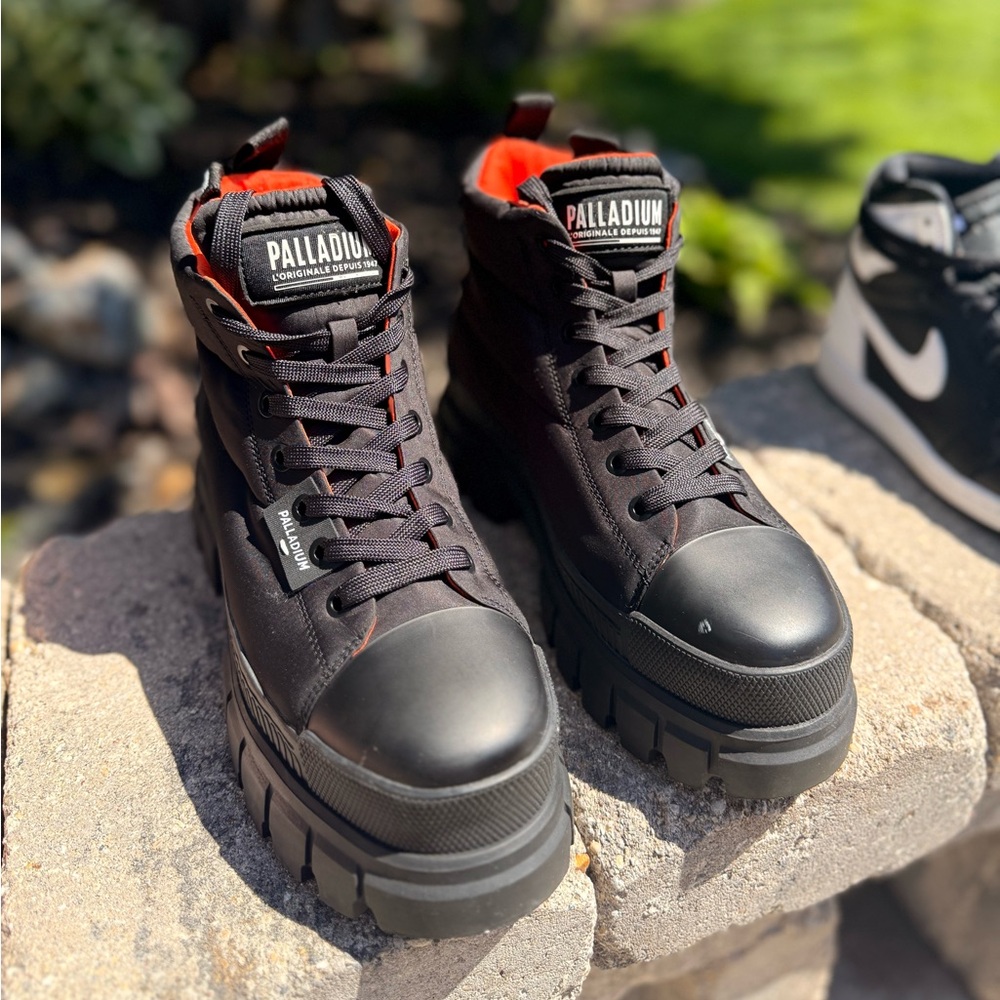 Palladium Revolt Boot Overcrush Chunky Ankle Boots Women’s Size 9 NWOT